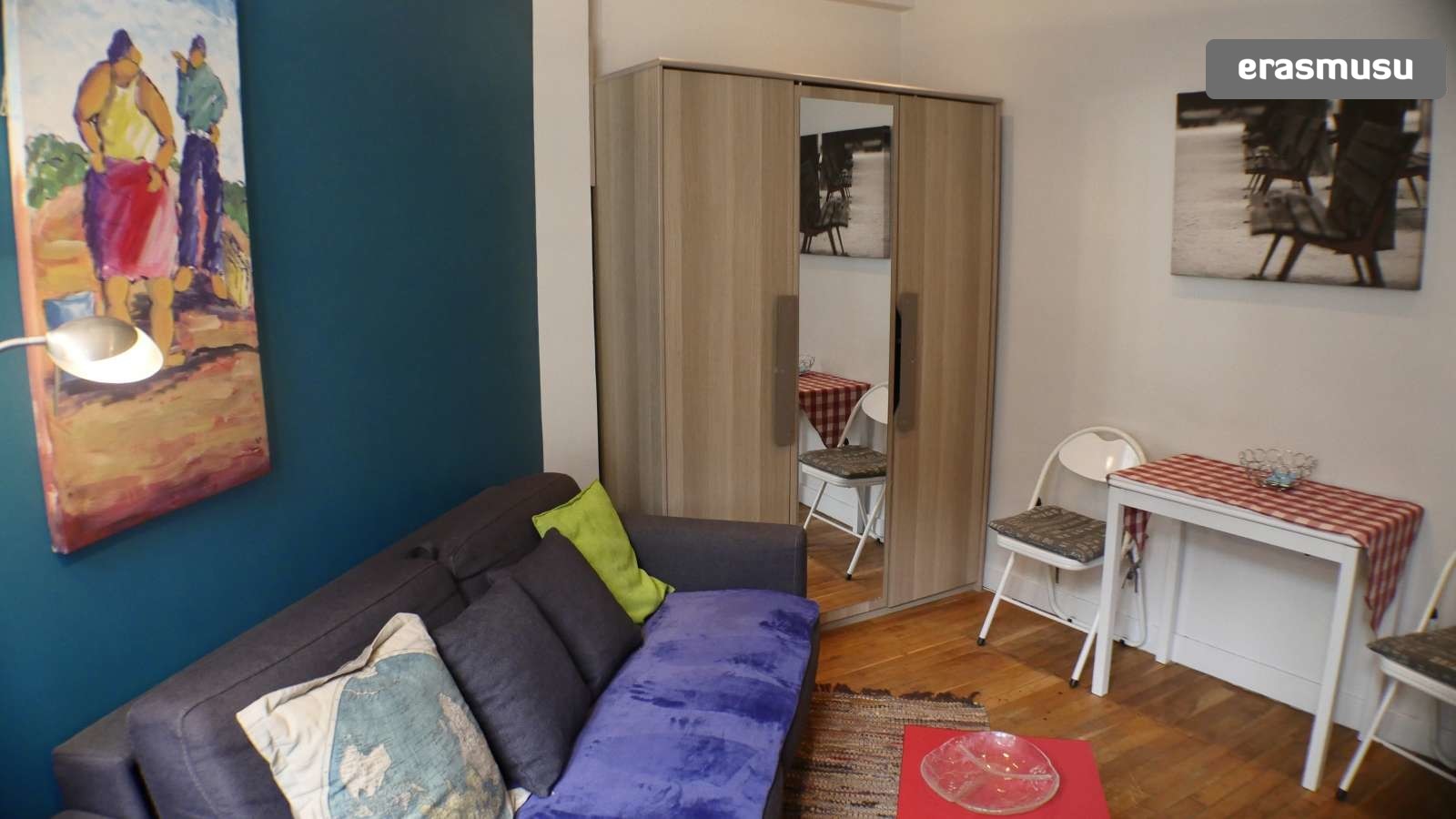 Paris �da bağlantılı ve asansörlü kiralık stüdyo daire