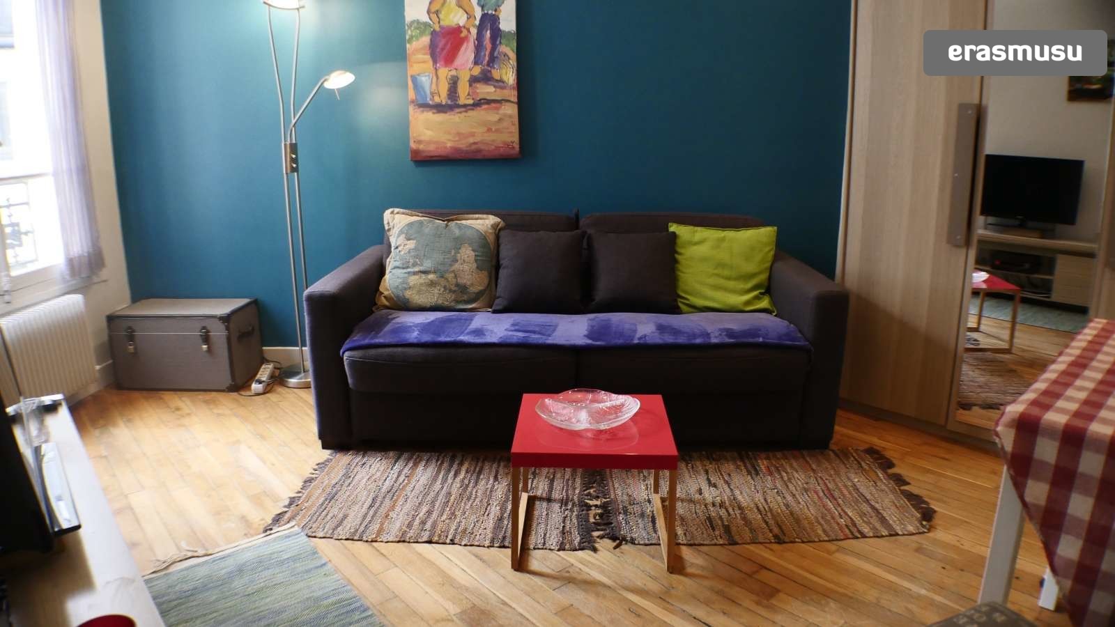 Paris �da bağlantılı ve asansörlü kiralık stüdyo daire