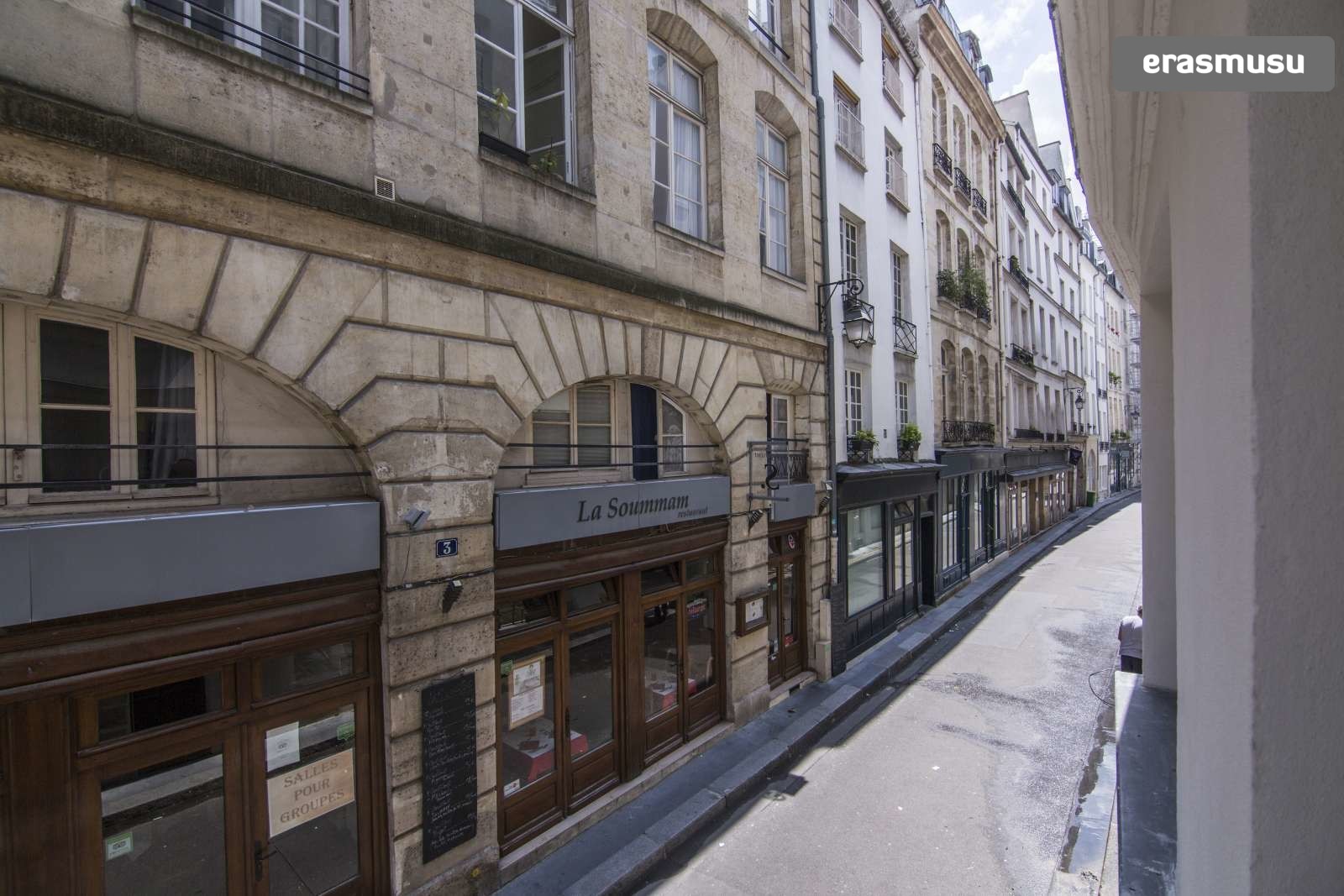 Charming studio apartment for rent in Paris’s 5th arrondissement. Bail