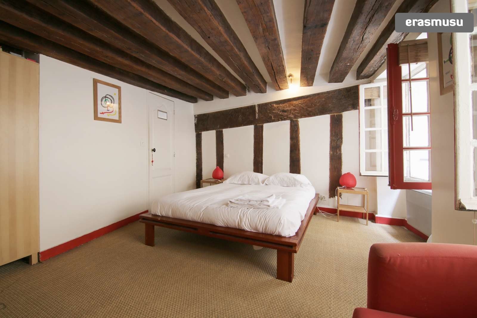 Charming studio apartment for rent in Paris’s 5th arrondissement. Bail