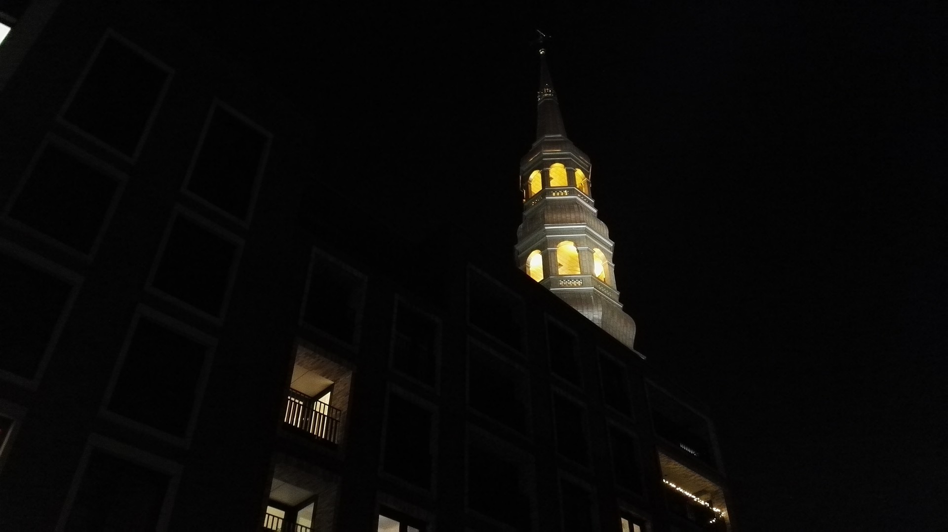 Church at night: Hamburg