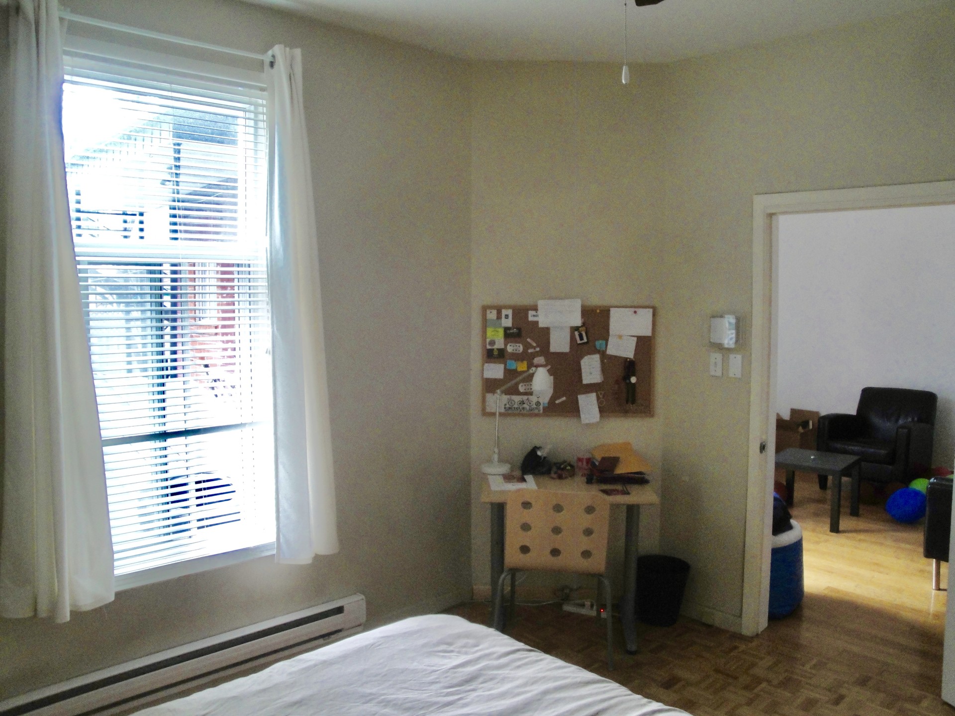 Room For Rent In 4 Bedroom Apartment In Montreal With Internet