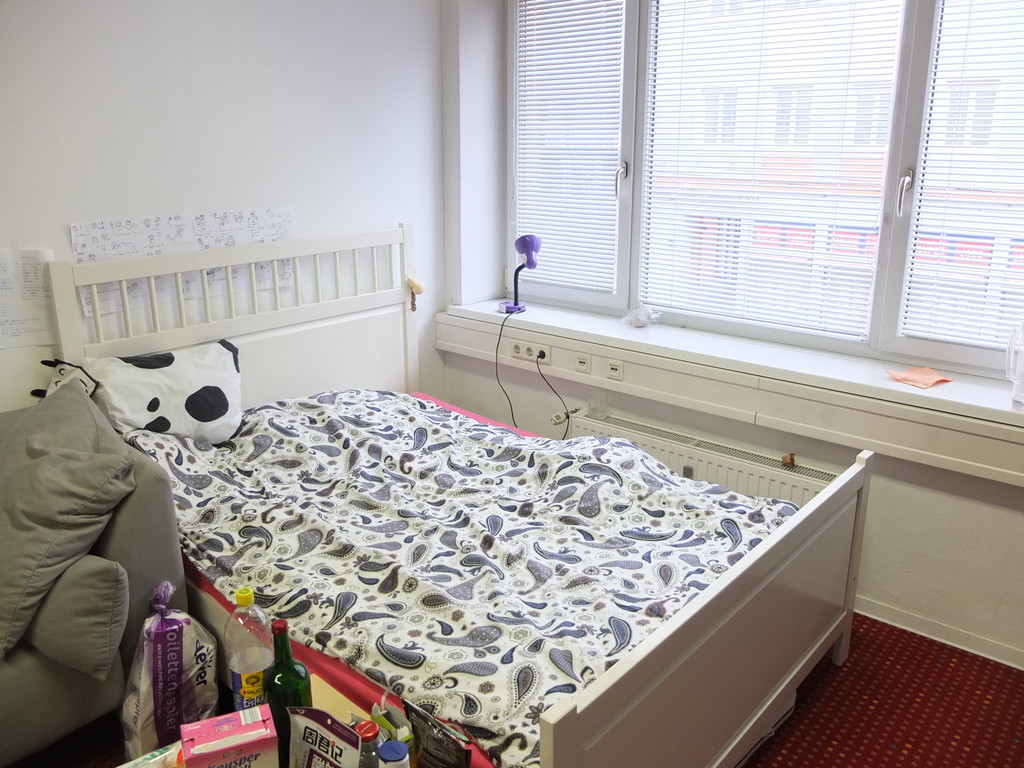 Comfortable room with double bed ,WIFI furnished,near tram stop