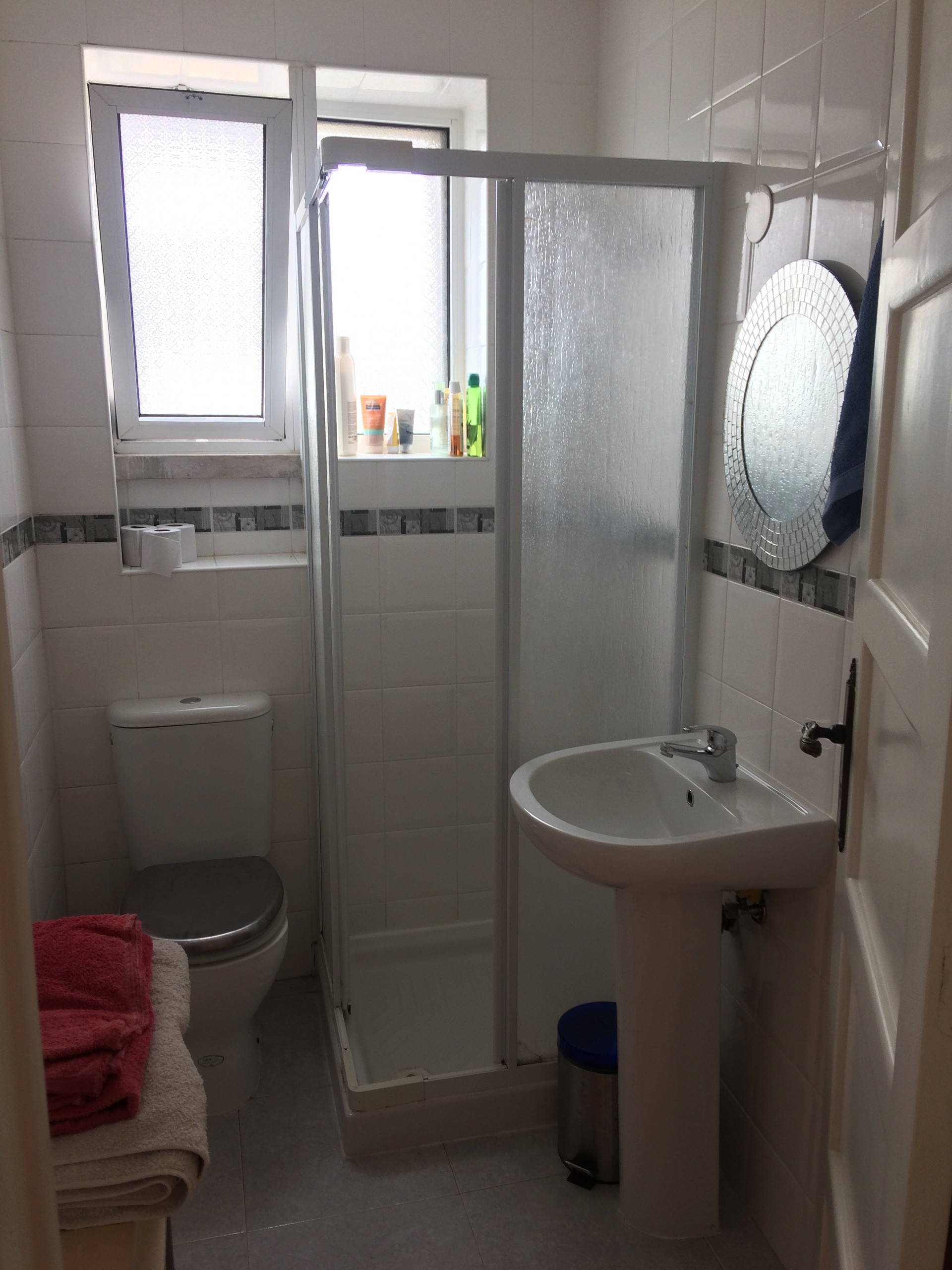 Comfortable room with a private bathroom in Lisbon Room for rent Lisbon