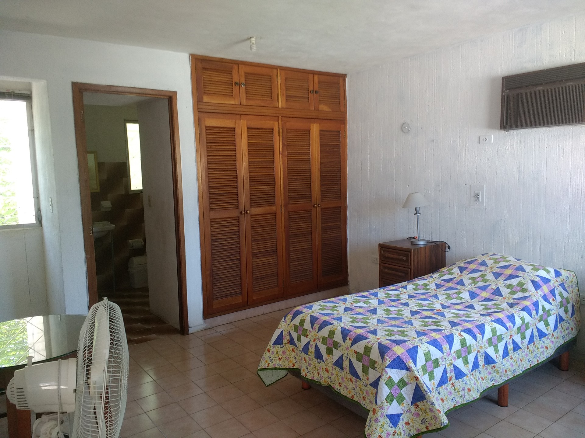 Room For Rent In 6 Bedroom House In Merida With Internet And With Swimming Pool