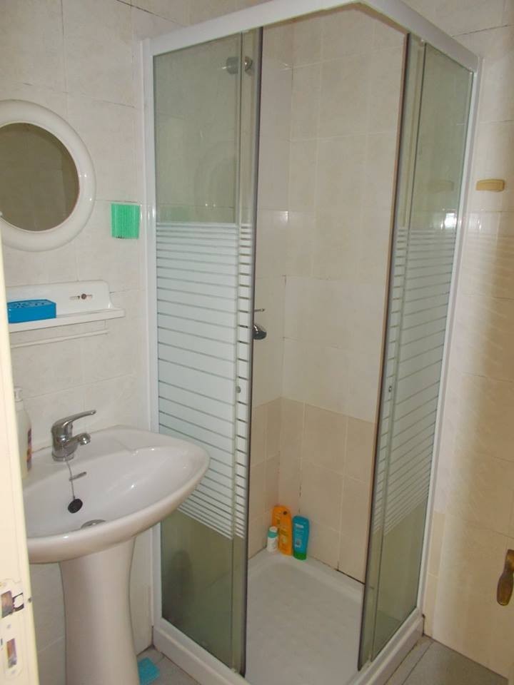 Cool single room in student house in Coimbra near university