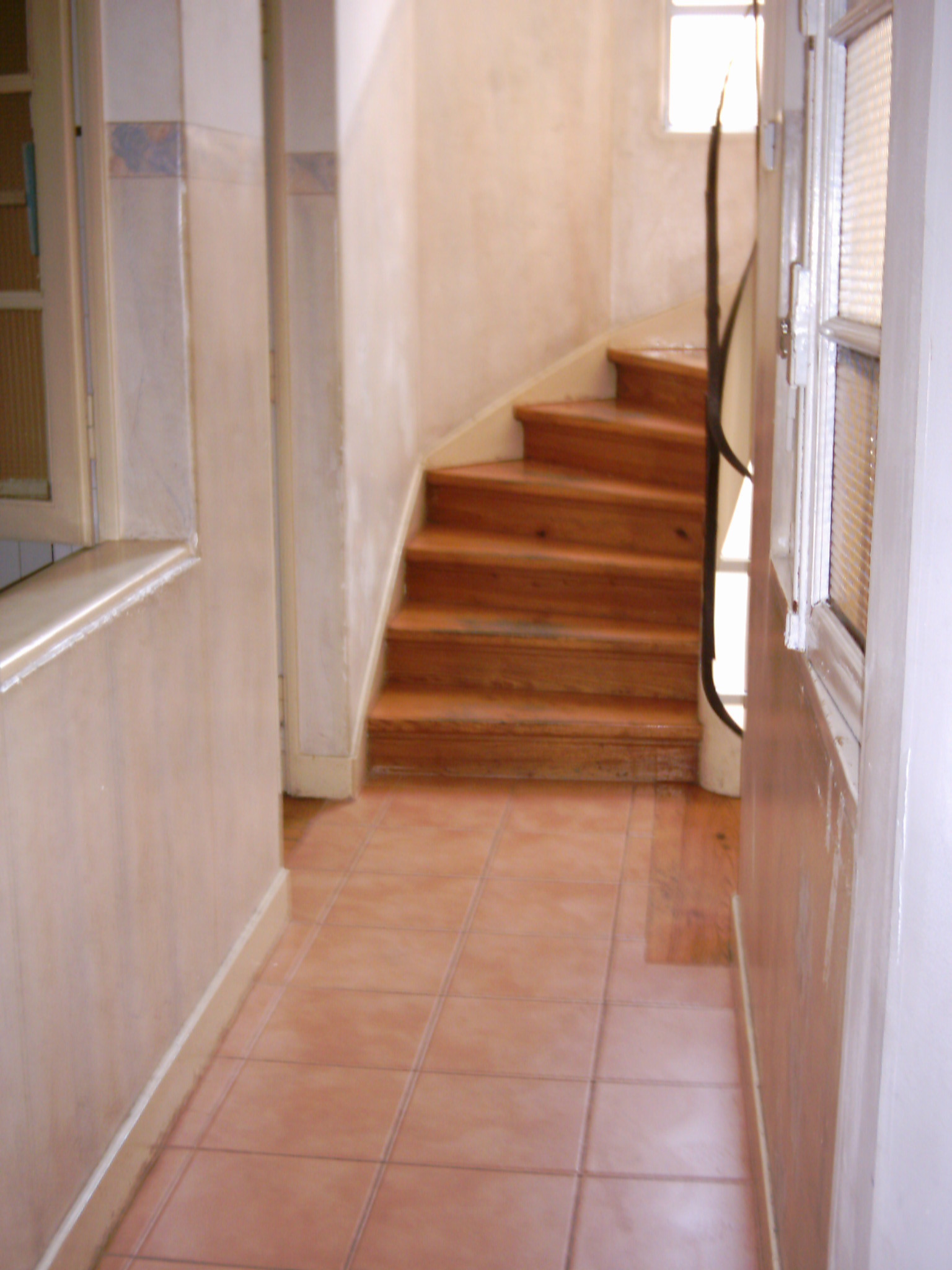 Cool single room in student house in Coimbra near university