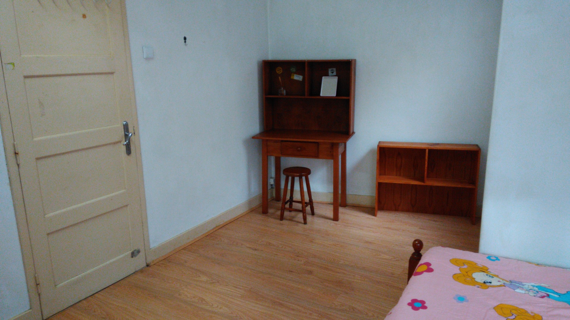 Cool single room in student house in Coimbra near university