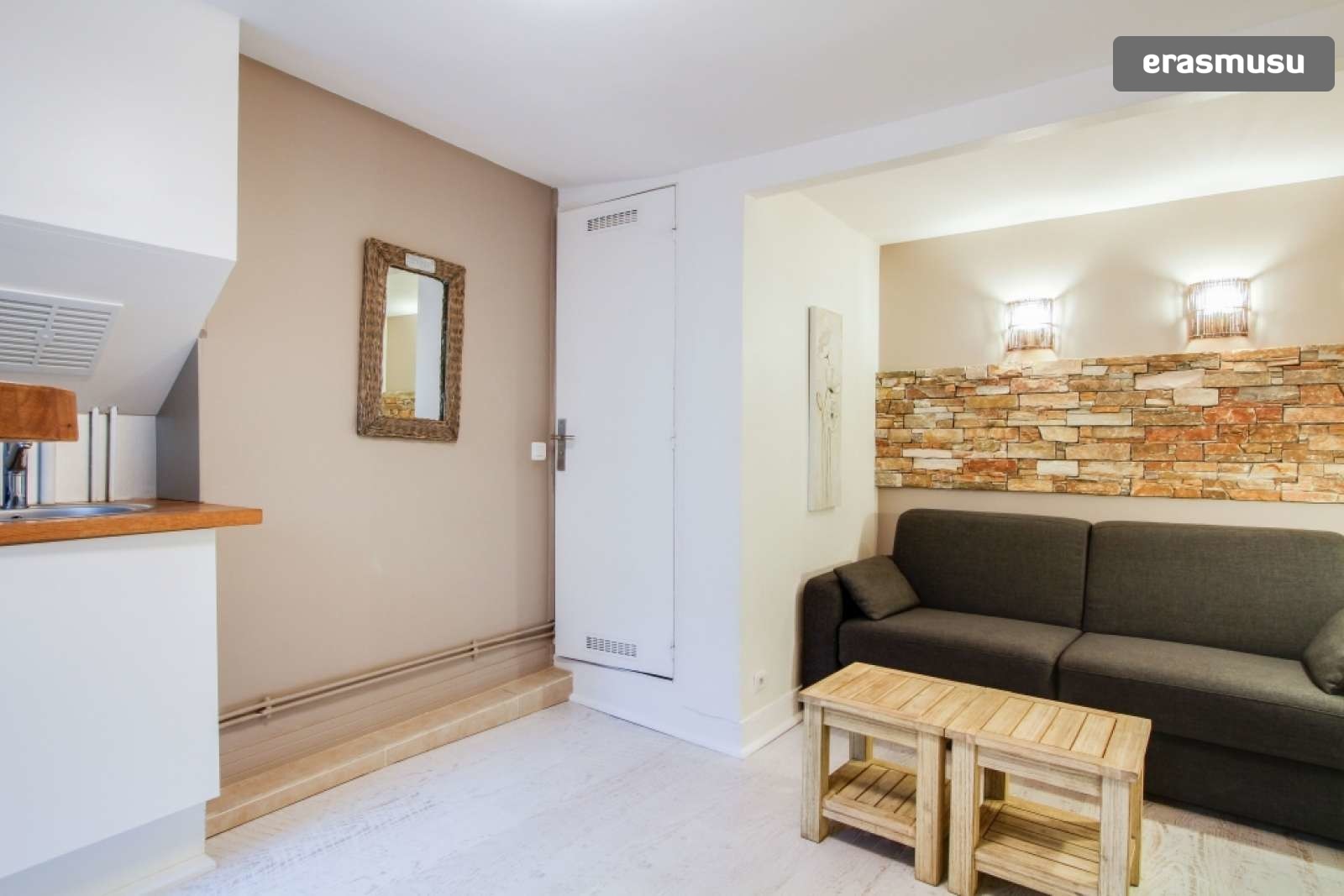 Cool Studio Apartment For Rent Near Le Splendid Theater In The 2nd Arrondissement Rent Studios Paris