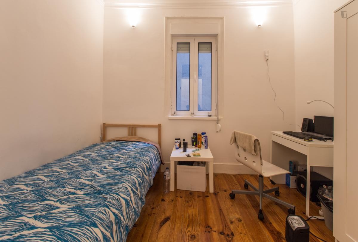 cosy-13m2-room-in-arroios-room-for-rent-lisbon