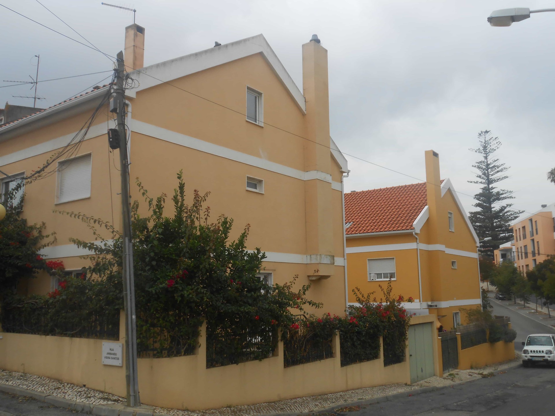 COSY SPACIOUS 5 BEDROOM HOUSE TO RENT NEXT TO BENFICA STATION