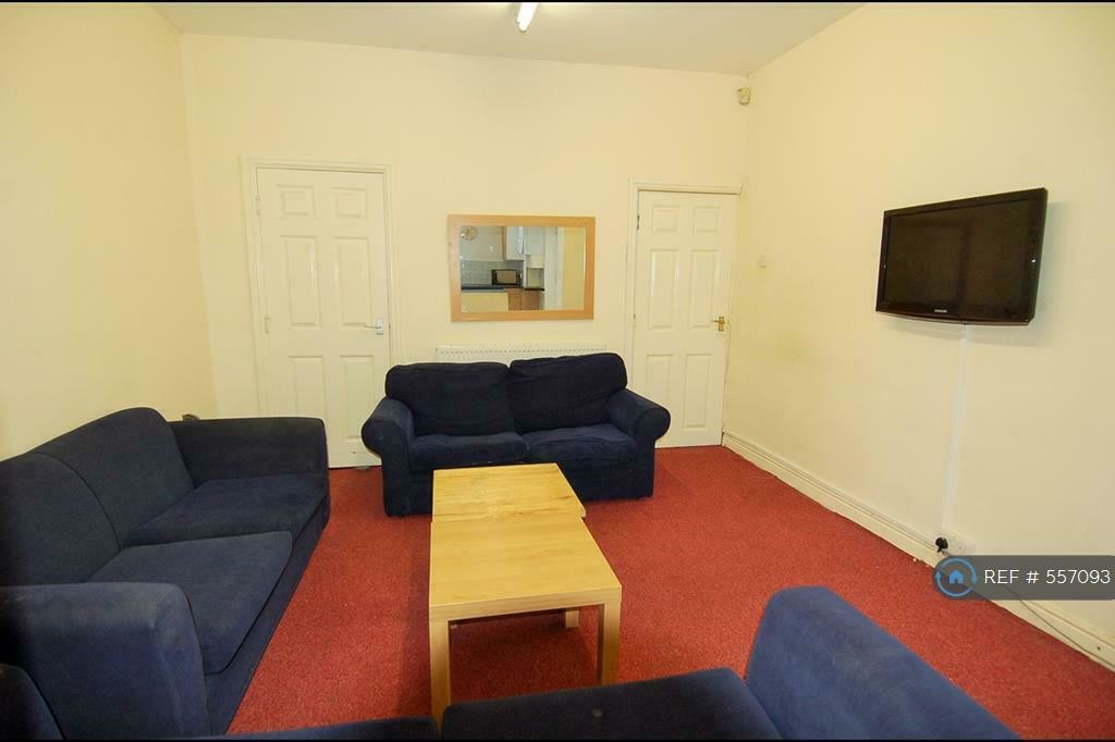 Cozy One Bedroom apartment with balcony in Mitte Berlin Room for rent