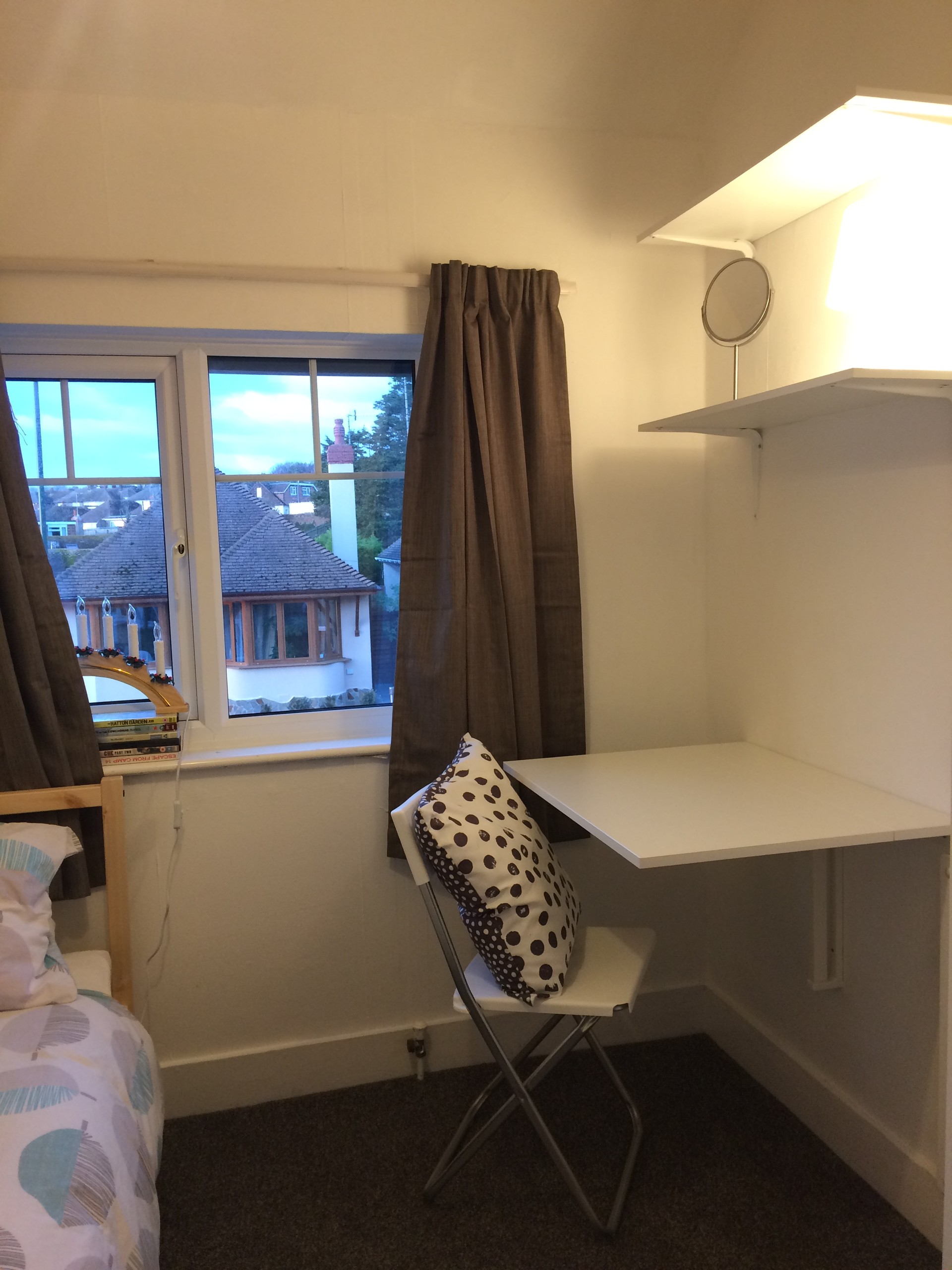 Cute Single Room Fully Furnished in Host Family | Room for rent Brighton