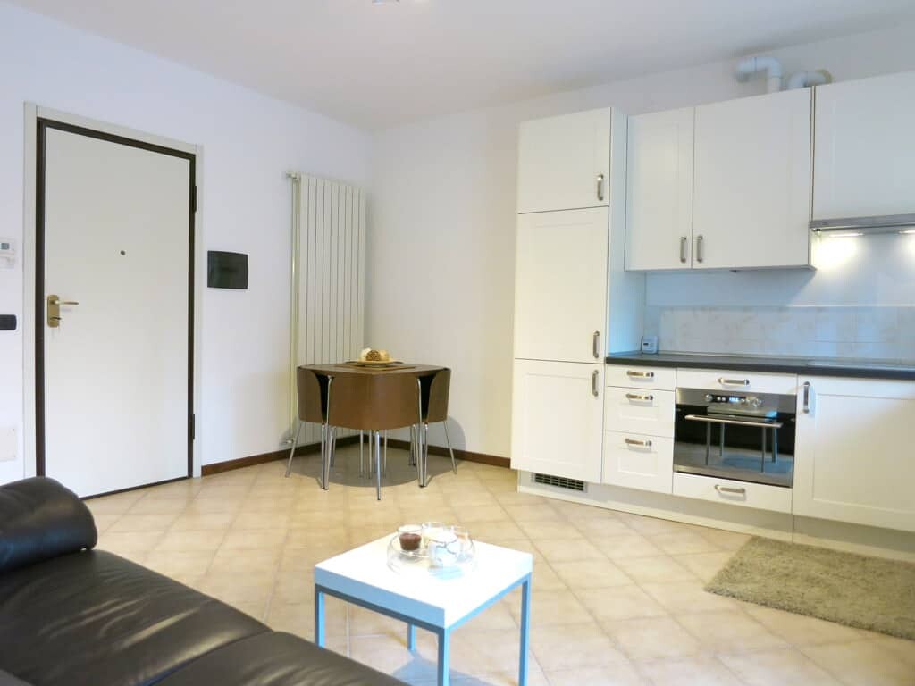 Bright and Amazing Apartment for rent in Serene Environment. Flat