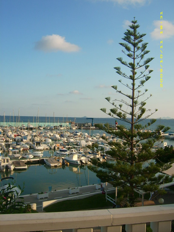 En la playa de Torre horadada 