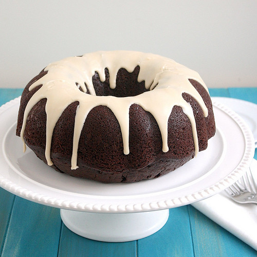 Receta deliciosa y fácil de tarta de chocolate con glaseado de chocolate  blanco. | Blog Erasmus Grecia