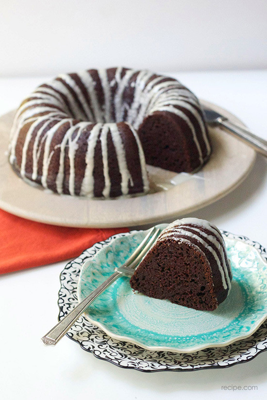 delicious-easy-chocolate-cake-white-choc