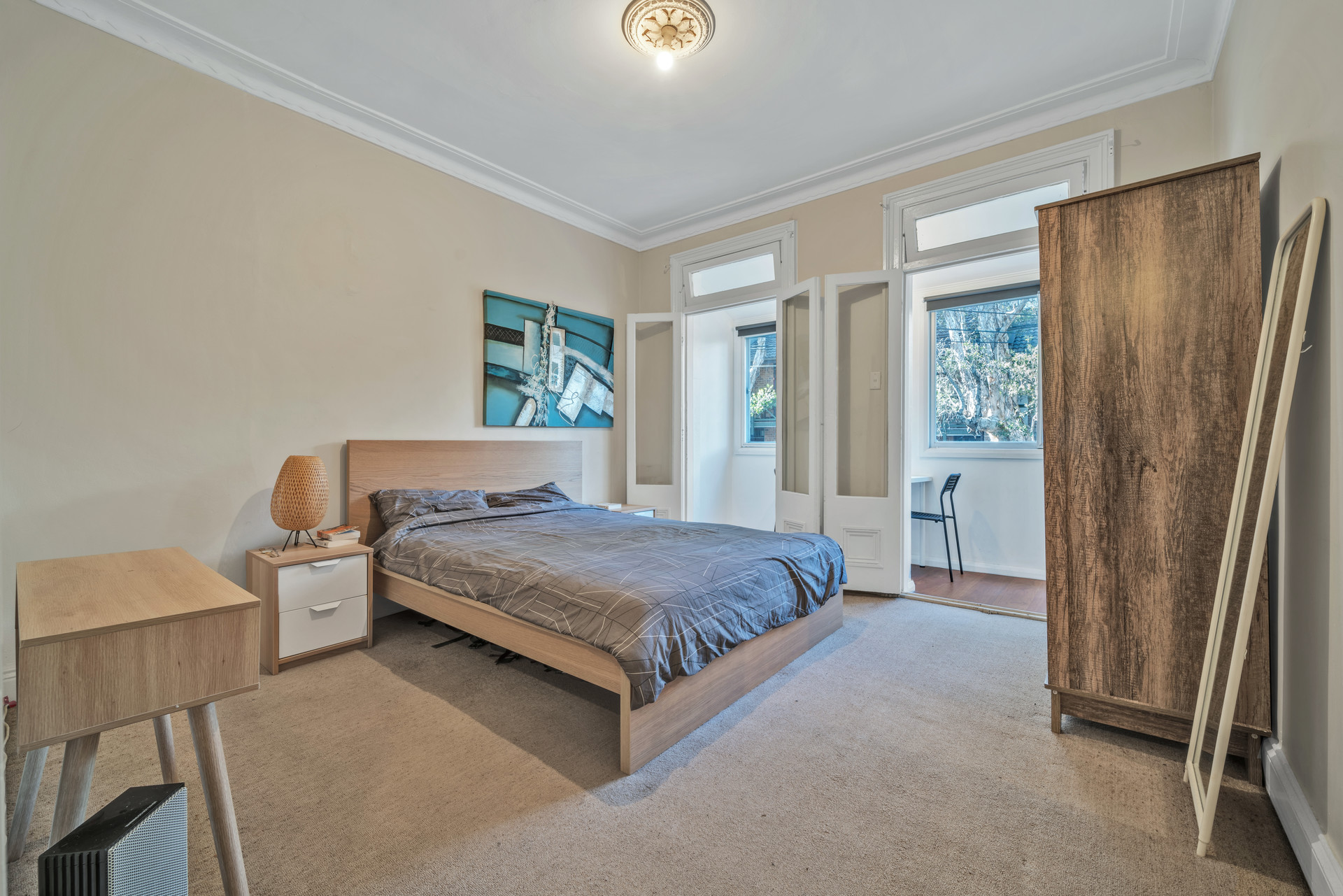 Deluxe Large Master Bedroom In Surry Hills