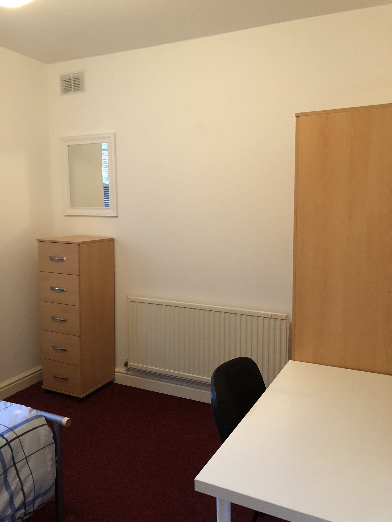 2 Bedroom flat 10 minutes walk to Bristol University Room for rent