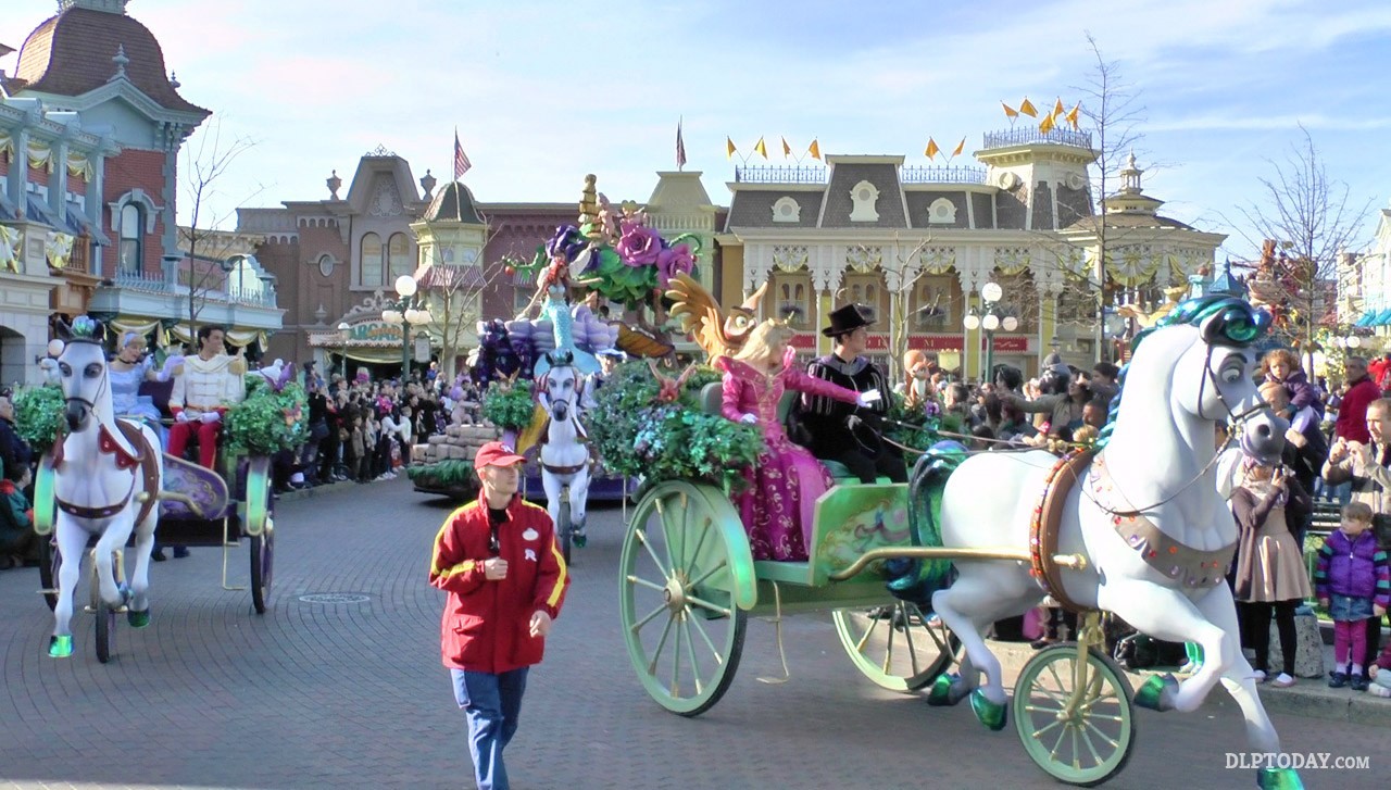 disneyland-paris-parade-527f751bedfc4b05