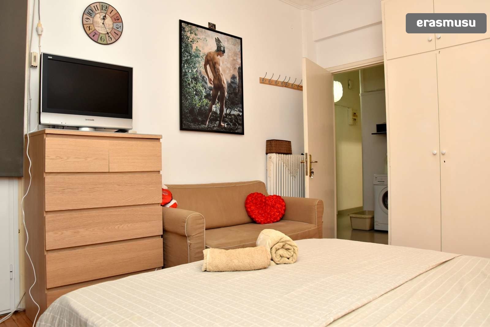 Double bed in Rooms for rent in furnished 2bedroom apartment in Athens