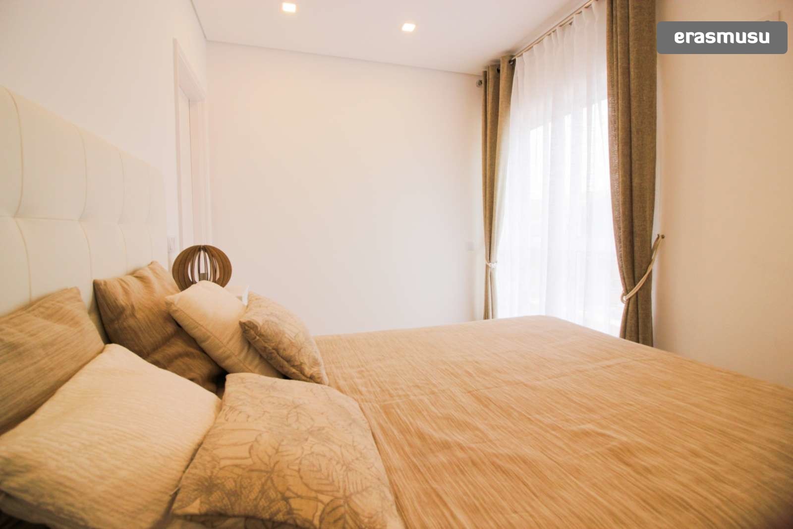 Double bed in Rooms for rent in modern 4-bed apartment in Santa Marinha