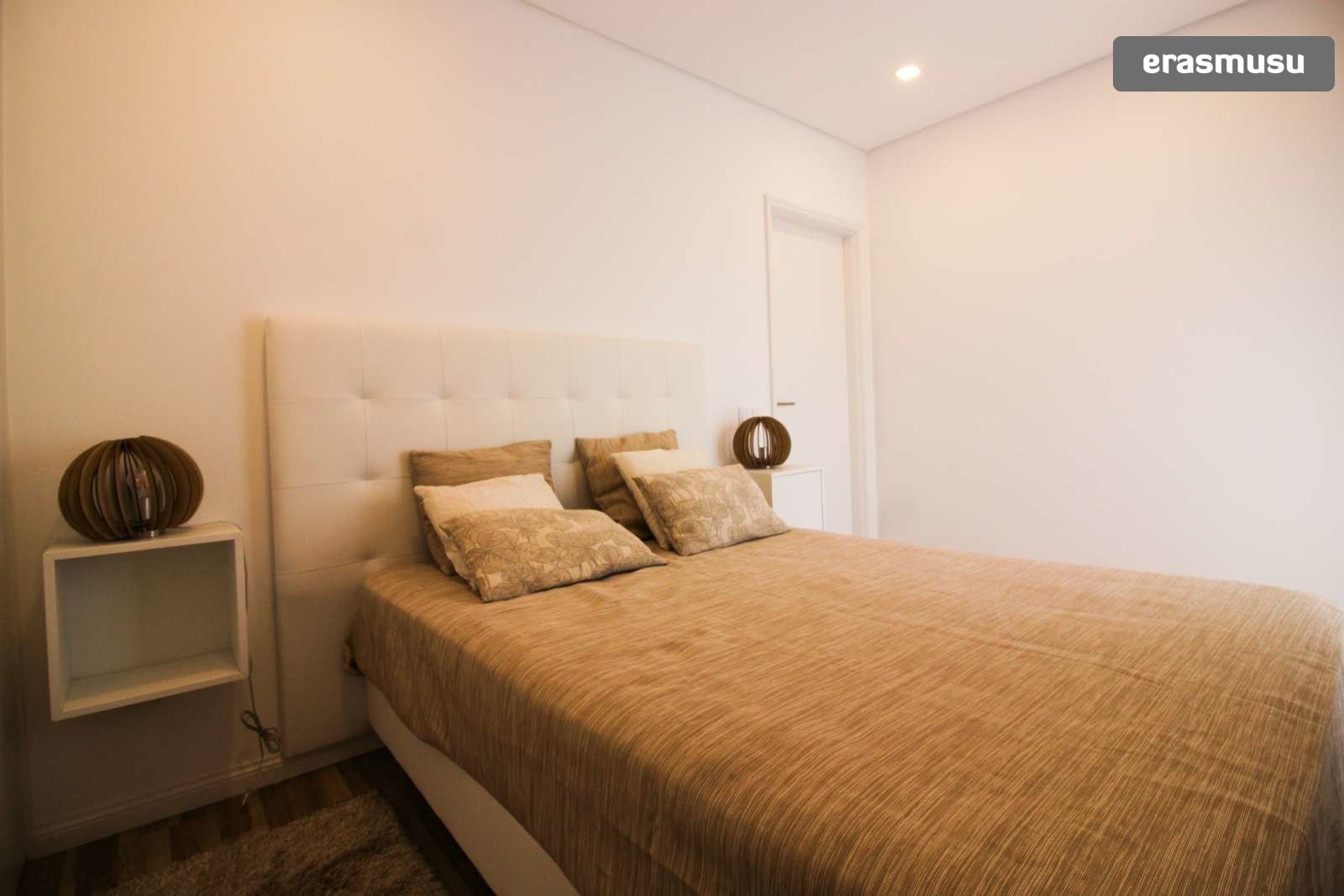 Double bed in Rooms for rent in modern 4-bed apartment in Santa Marinha