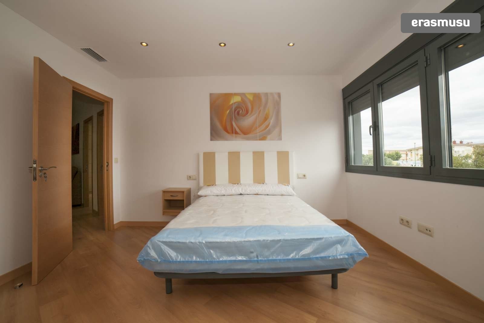 Double bed in Rooms for rent in sleek 3bedroom apartment Prado Room