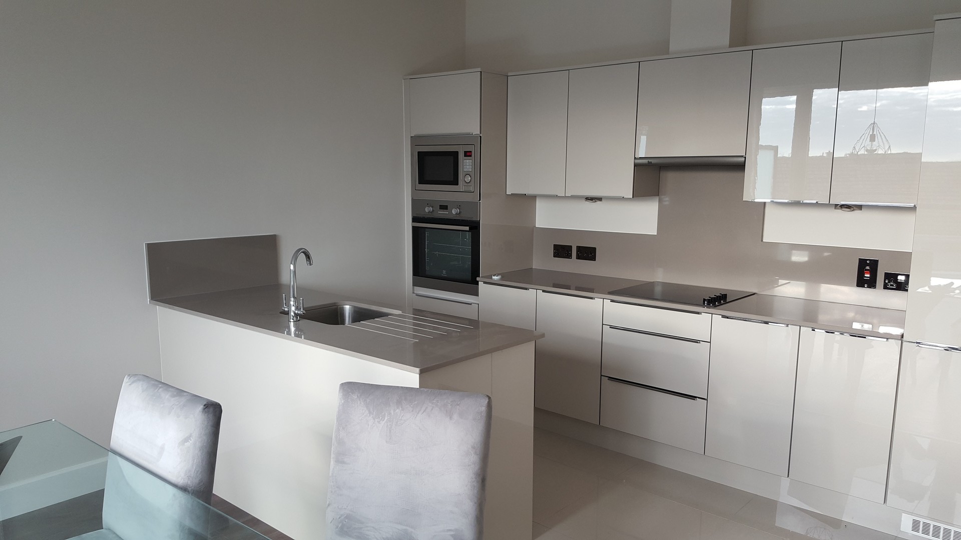 Double bedroom in luxurious penthouse apartment in Dublin 5 Room for