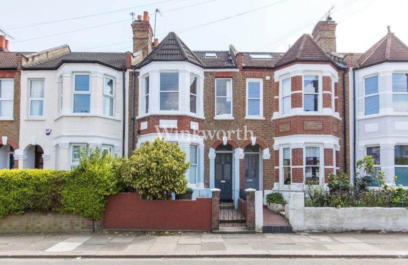 Double bedroom in newly furnished property Room for rent London