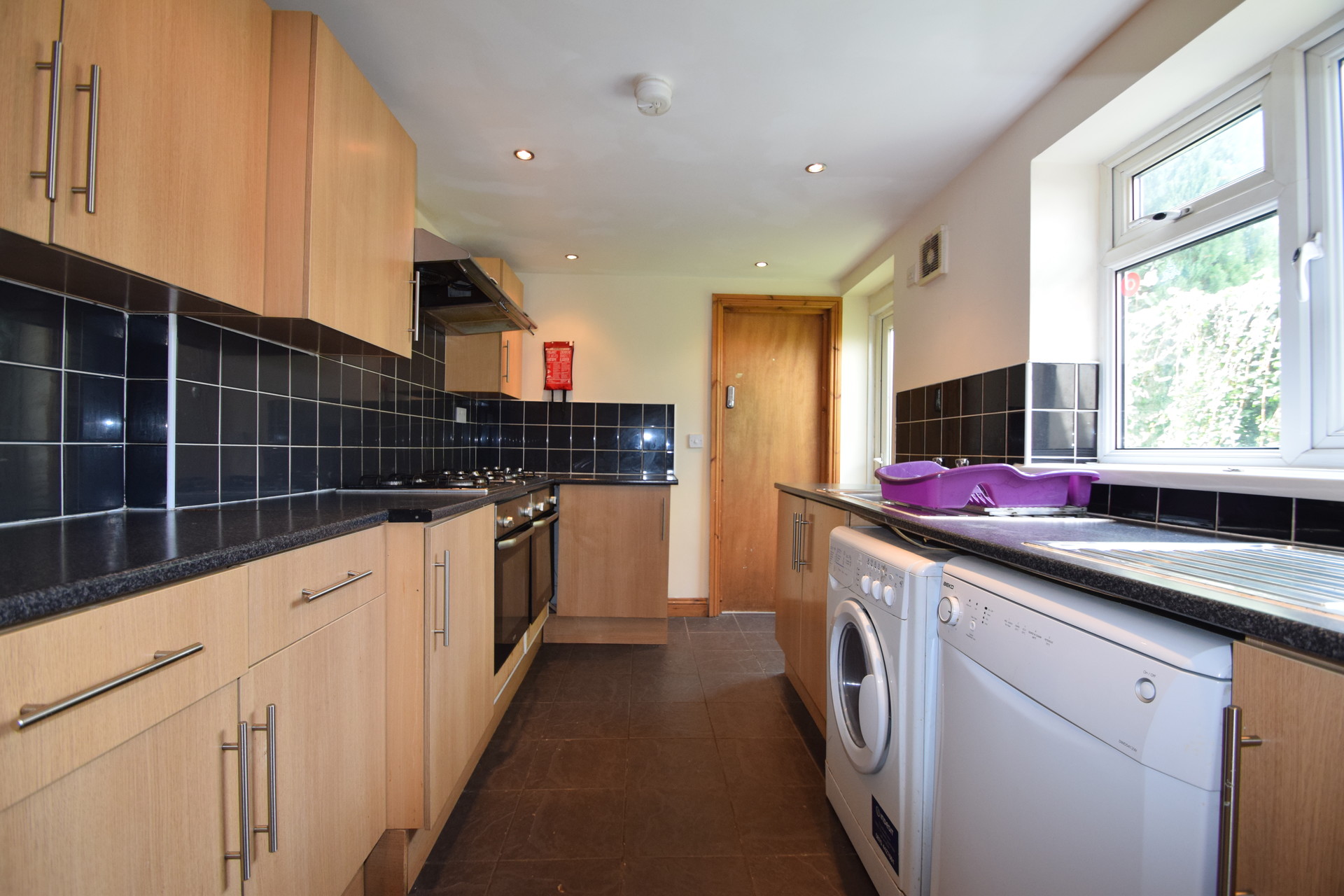 Double rooms available in a shared house *Prime location for students