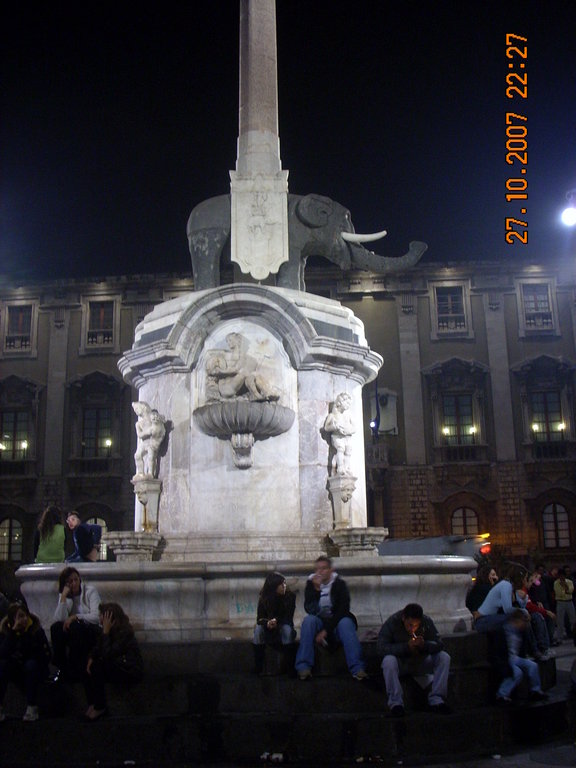 Liotru, Piazza Duomo
