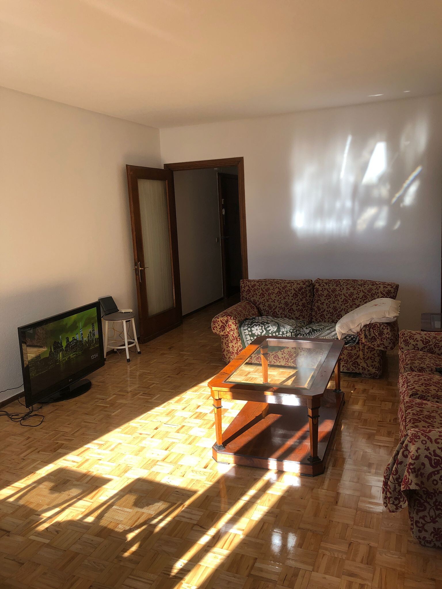 Very spacious and bright apartment in the center of Madrid | Room for ...