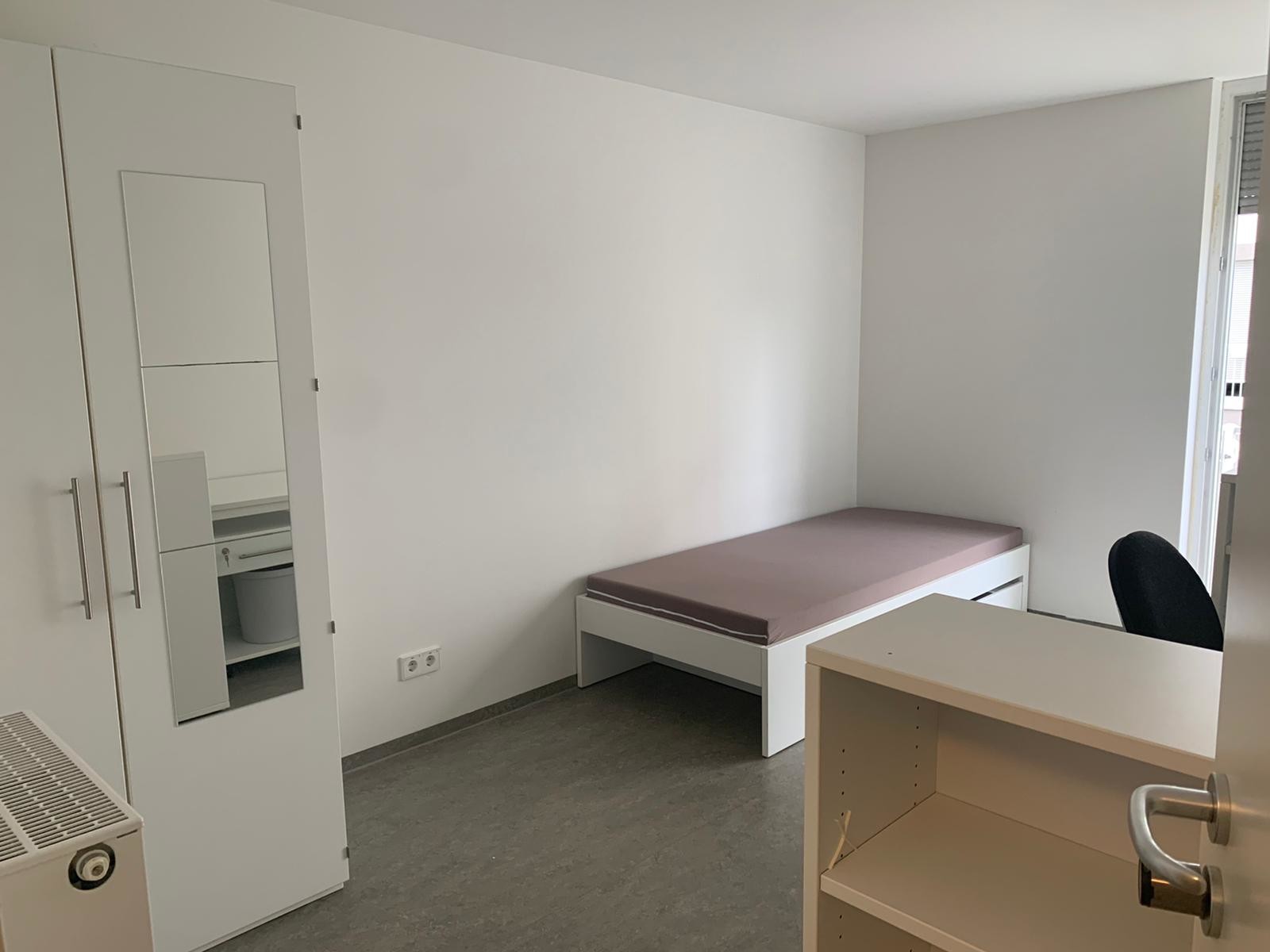 Zimmer im Studentenwohnheim verfügbar / Room Available in Student Dormitory | Zimmer zu ...