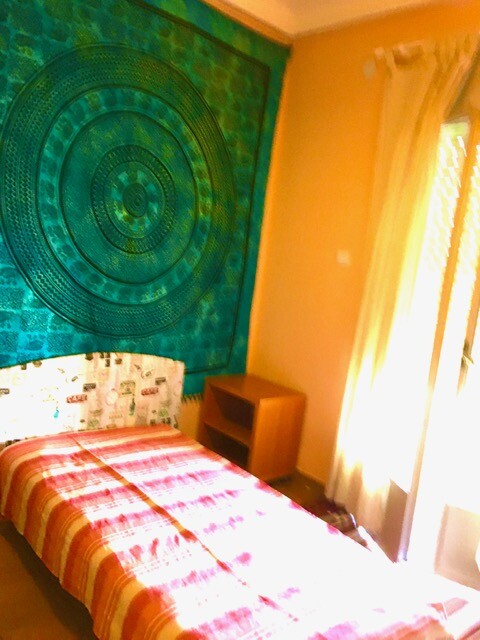 Habitacion con balcon y totalmente equipada | Alquiler habitaciones Madrid