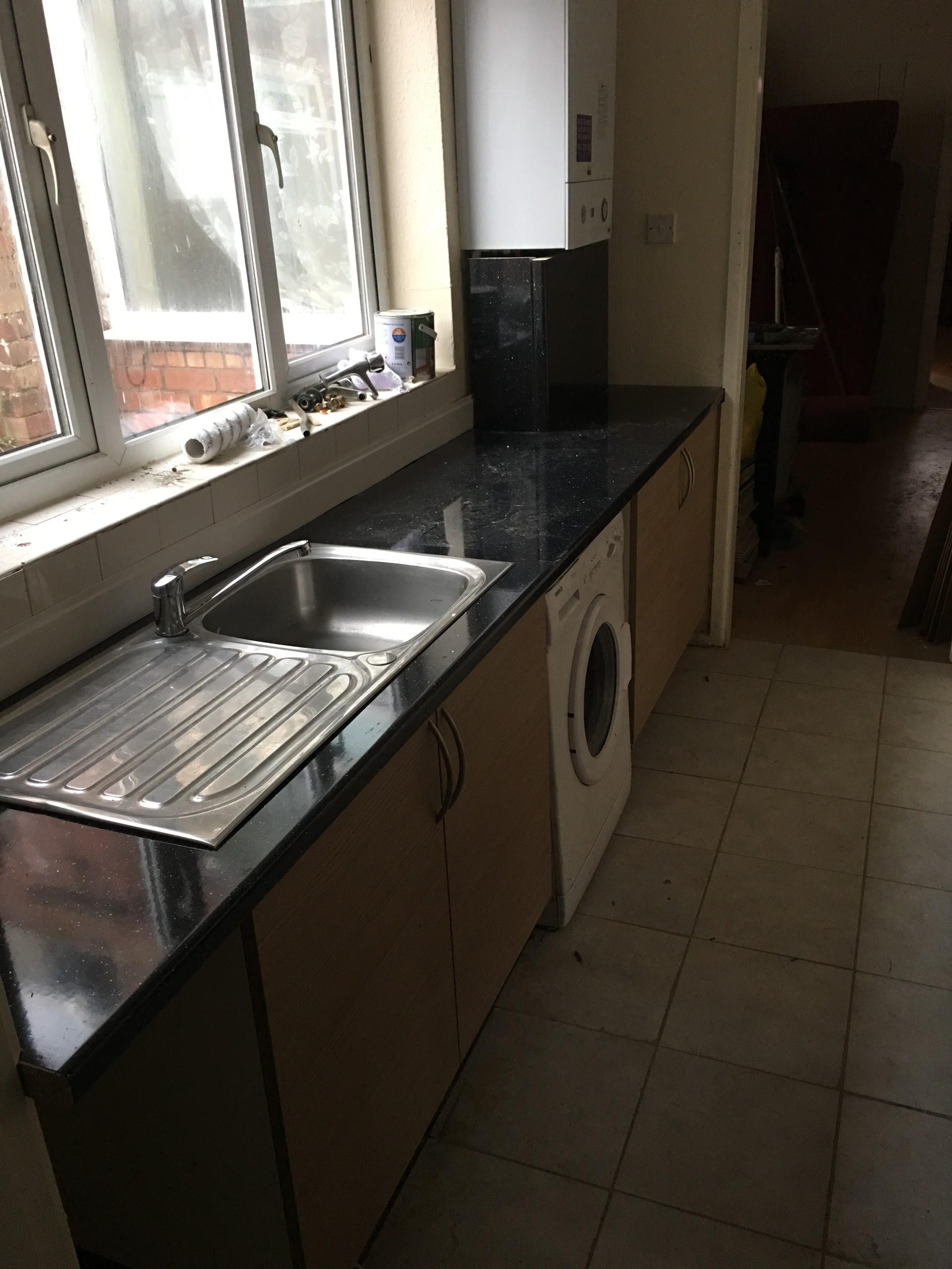 Se alquila una encantadora habitación para larga estancia en una casa