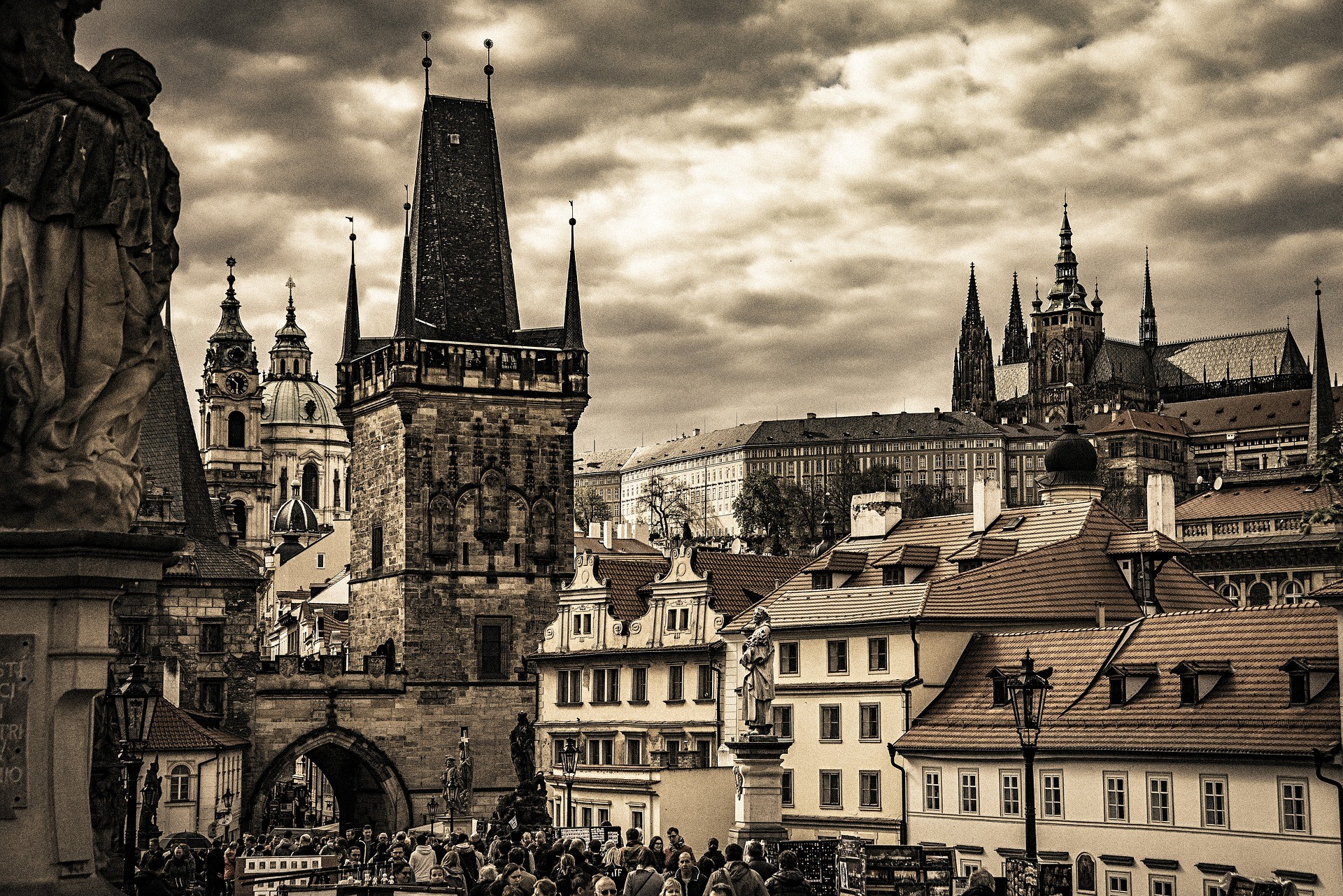 Особенности старых городов. Прага 19 век. Карлов мост(Прага). Чехия Прага старый город. Старе место Прага.