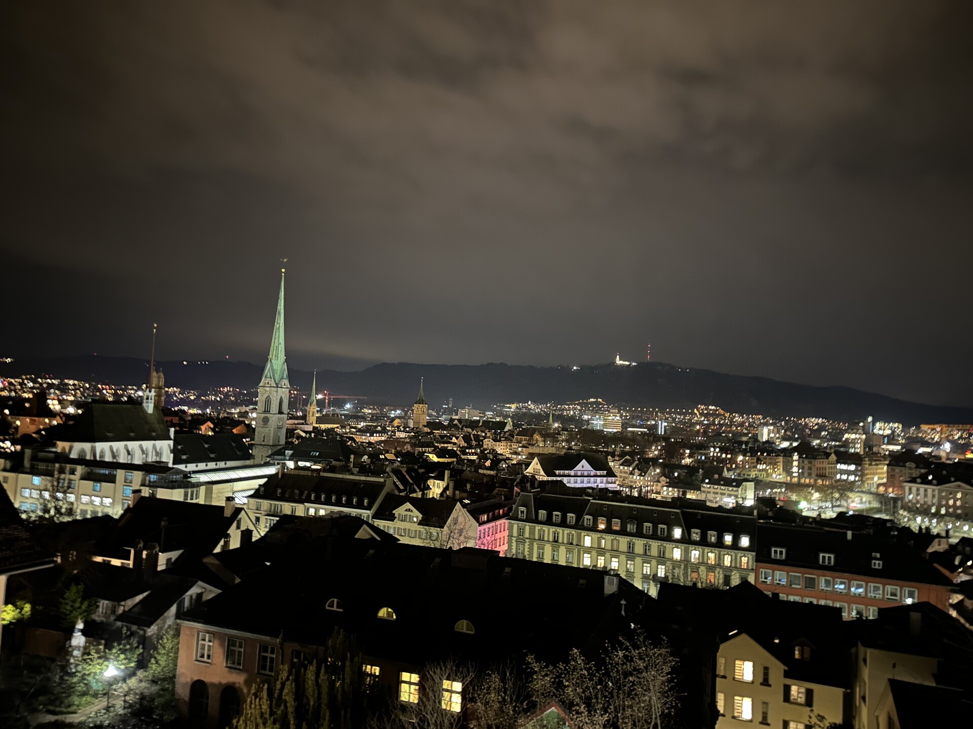 Ethan Zürich by night