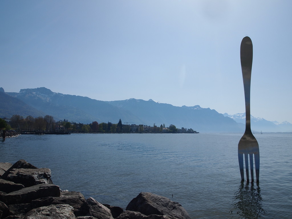 Excursión a Ginebra: tenedor gigante, minas terrestres y jardines de ensueño.