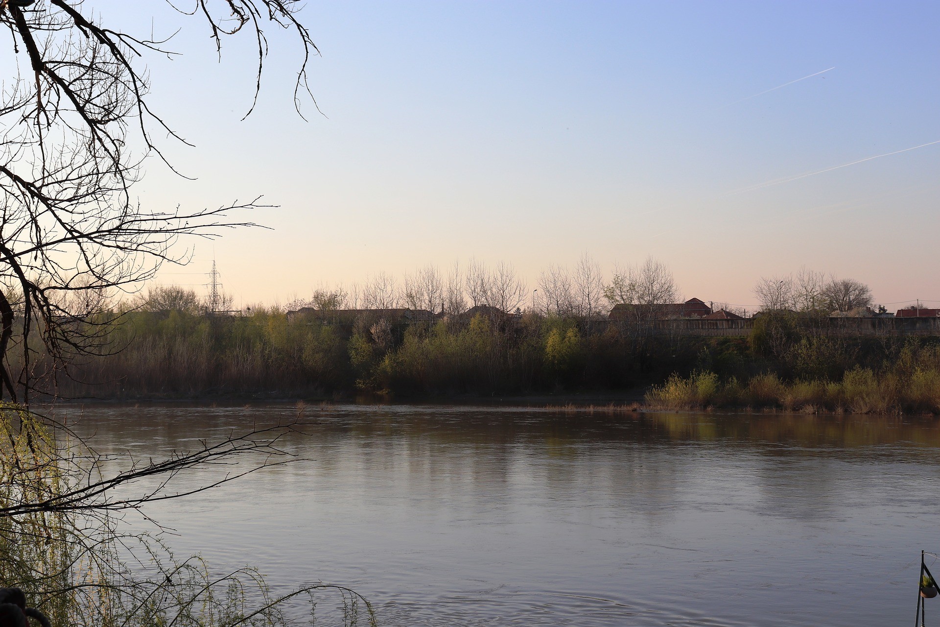 Река дождь. Река Муреш Румыния. Река Муреш Румыния фото. Река Осама. Arad nature.