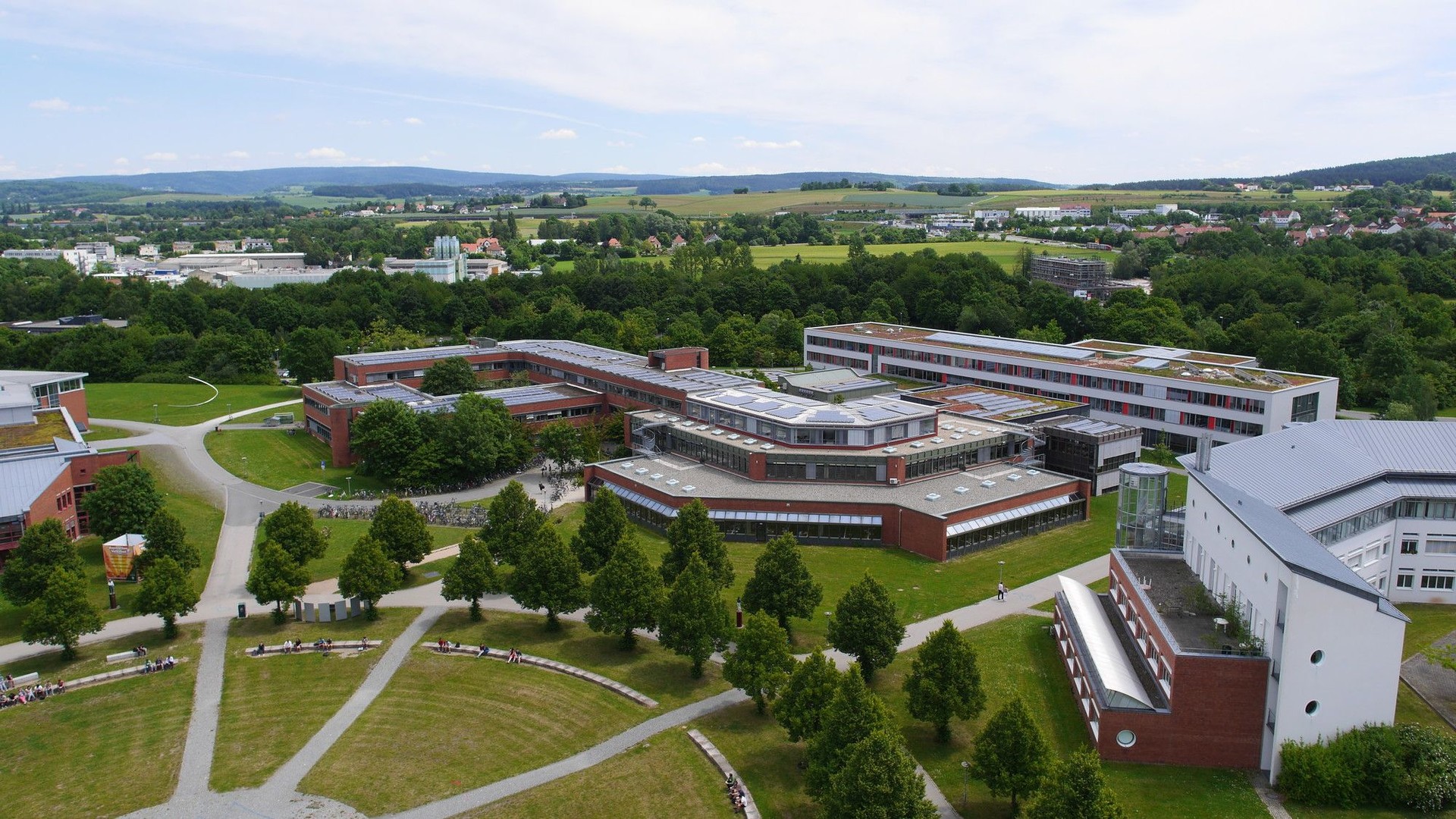 Первые кампусы. Университет Bayreuth. Bayreuth Германия Uni. Университет города Байройт  (Германия). Кампус университетов Германии.