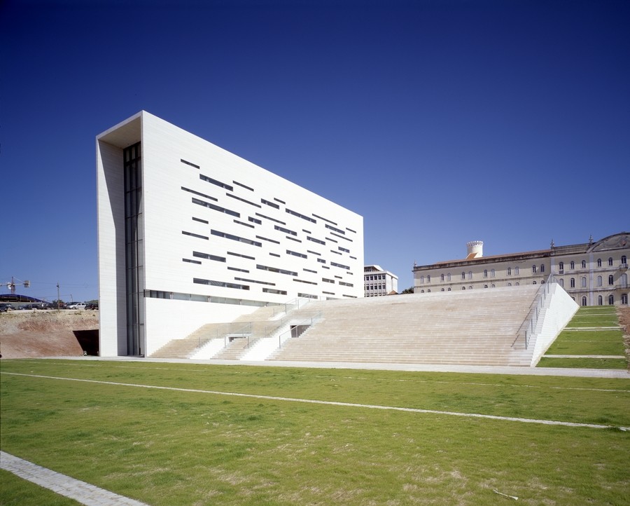 Experience in New University of Lisbon, Portugal by Maria  Erasmus