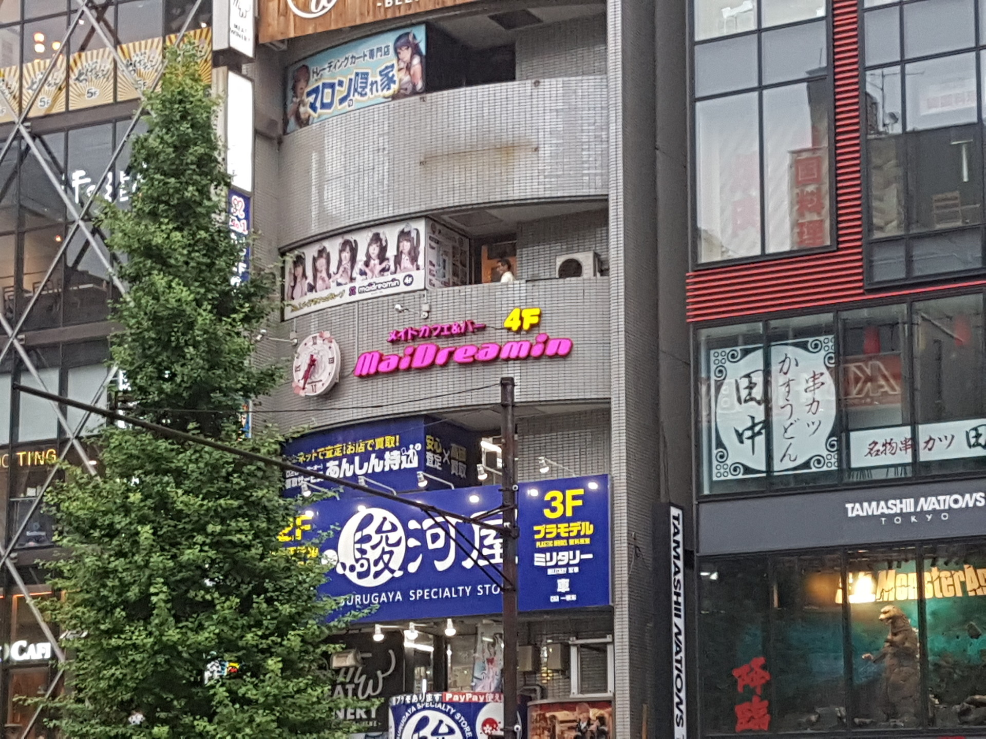 exploring-akihabara-electric-town-492827