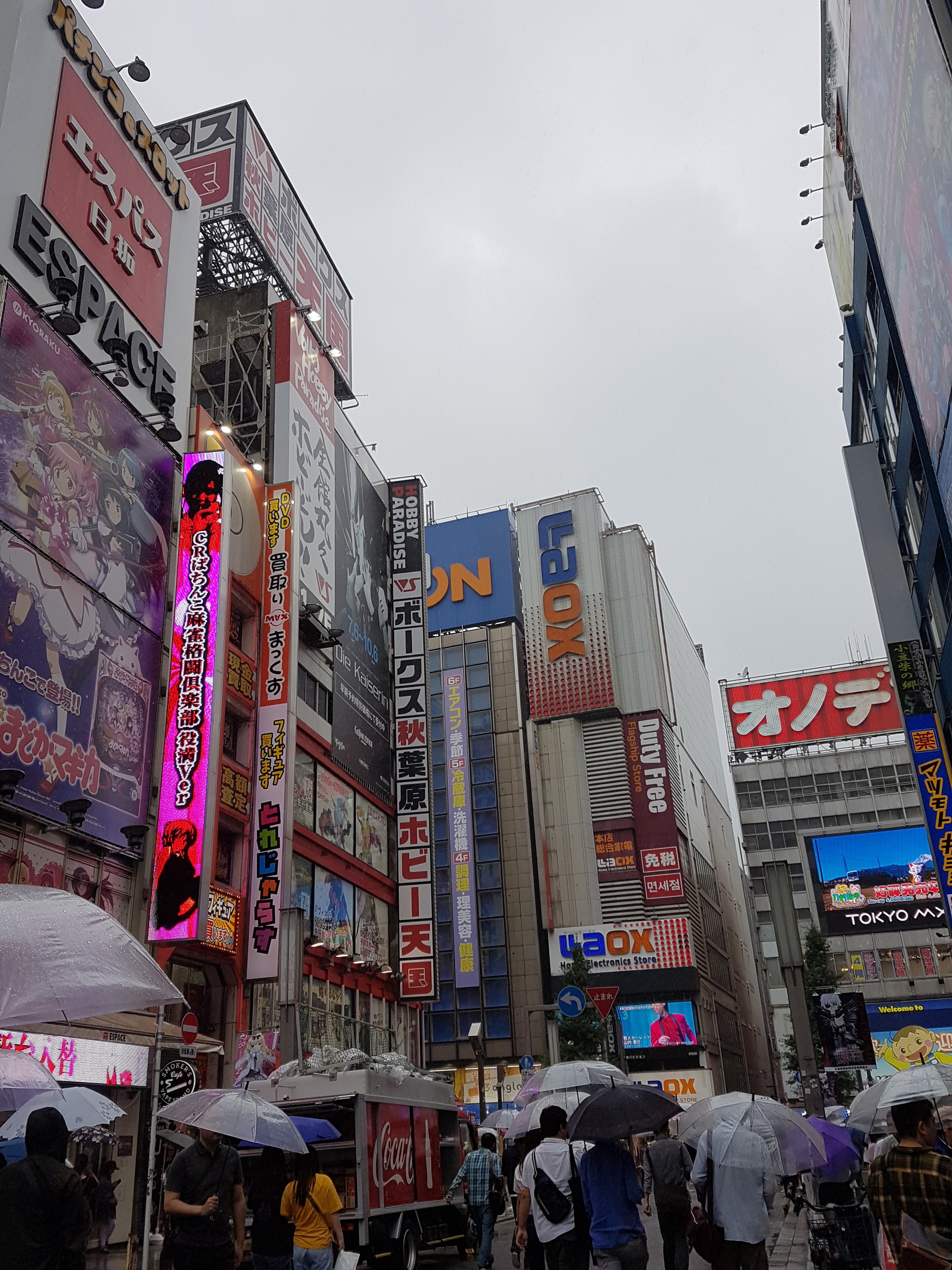 exploring-akihabara-electric-town-e5ffe5