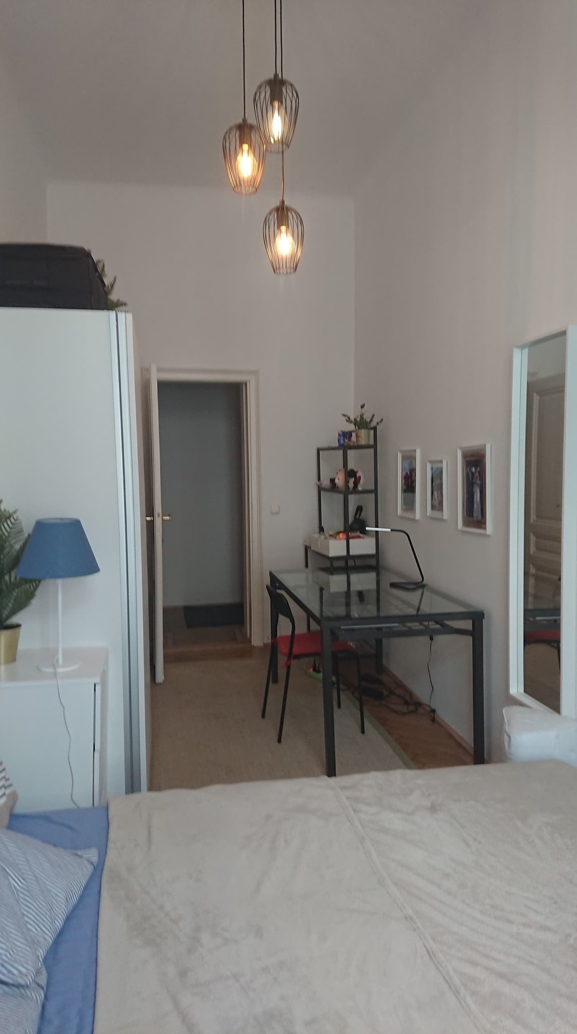 White room to rent Room for rent Vienna