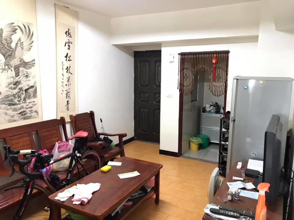 One Room Is Available In Shared Apartment Rent With Kitchen Near Ncku And Tainan Train Station Available Now Room For Rent Tainan