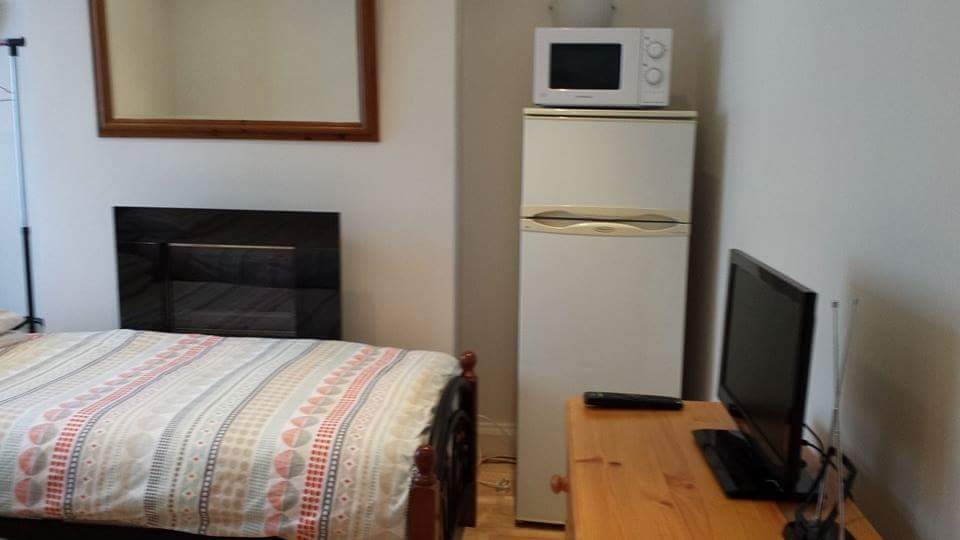 Room for TWO people ( 2xBeds) to rent in London Room for rent London