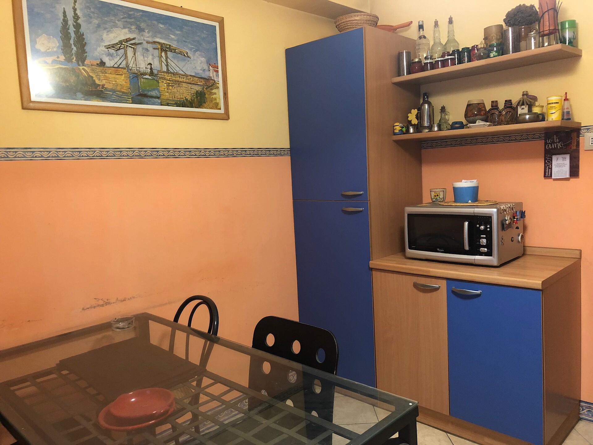 Appartamento ammobiliato, con 2 Camere da letto spaziose, bagno, cucina