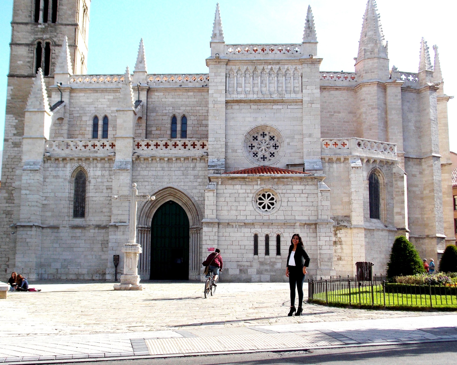 Frente Iglesia Santa María de la Antigua