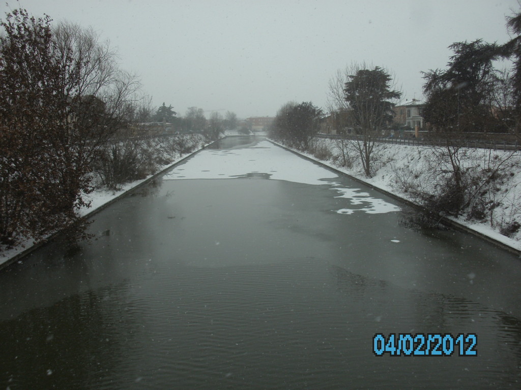 frozen po river in ferrara